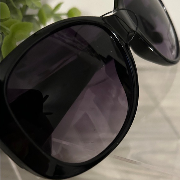 Black Sunglasses NIP - Picture 7 of 7
